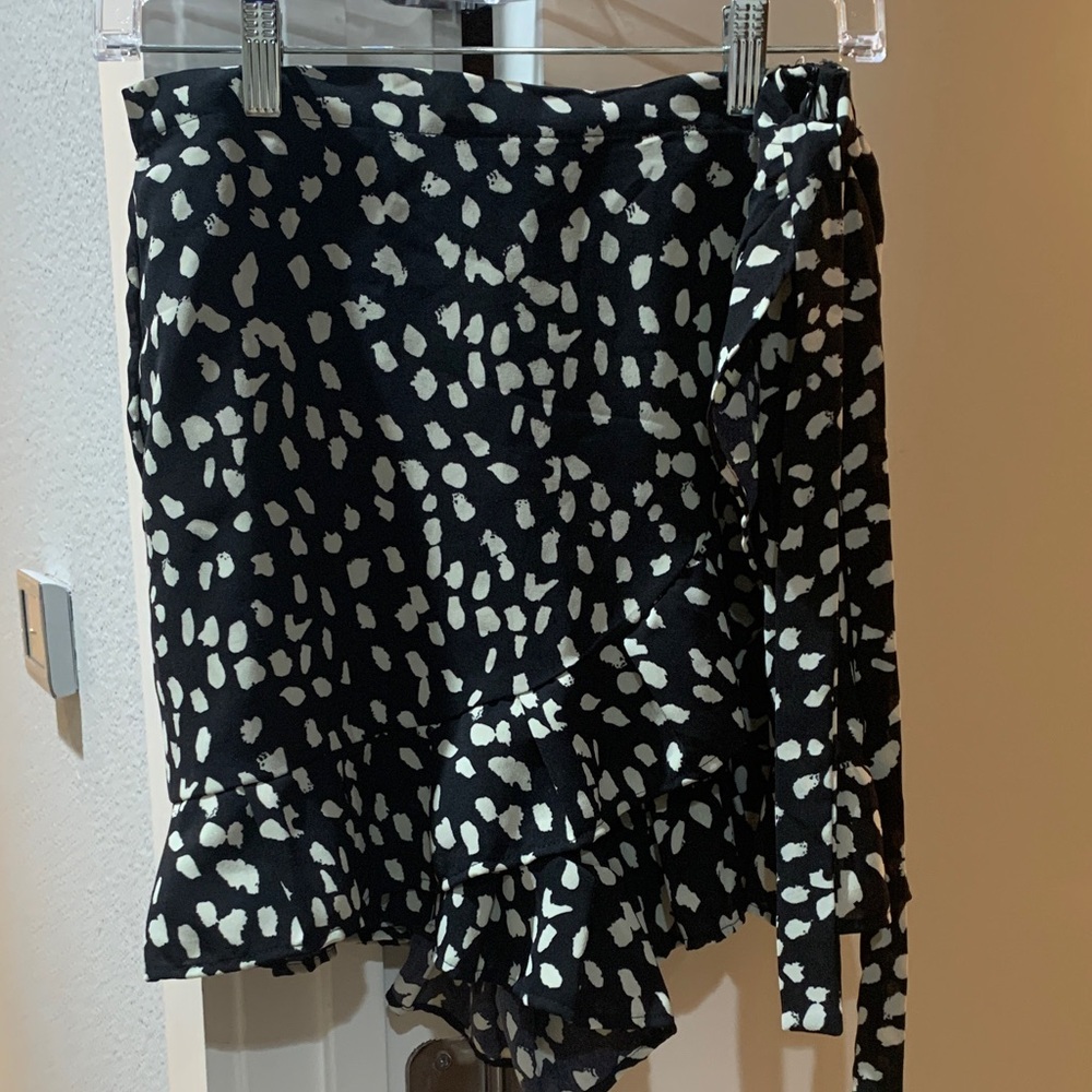 She and Sky Black and White Patterned Women's Skort